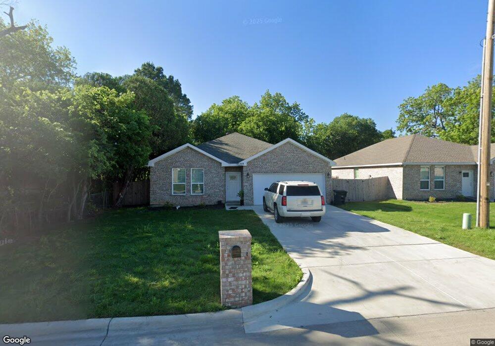 311 Phillips St, Cleburne, TX 76033 - photo 1