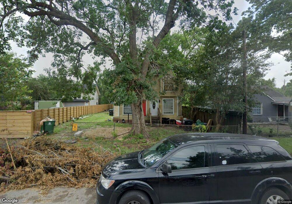 978 Ringold Unit A and B St, Houston, TX 77088 - photo 1