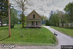 38 Pine St, Mechanic Falls, ME 04256