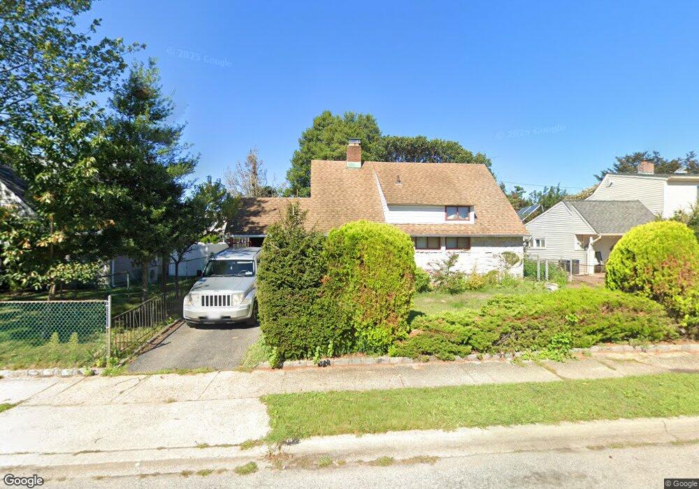 16 Springtime Ln E, Levittown, NY 11756 - photo 1