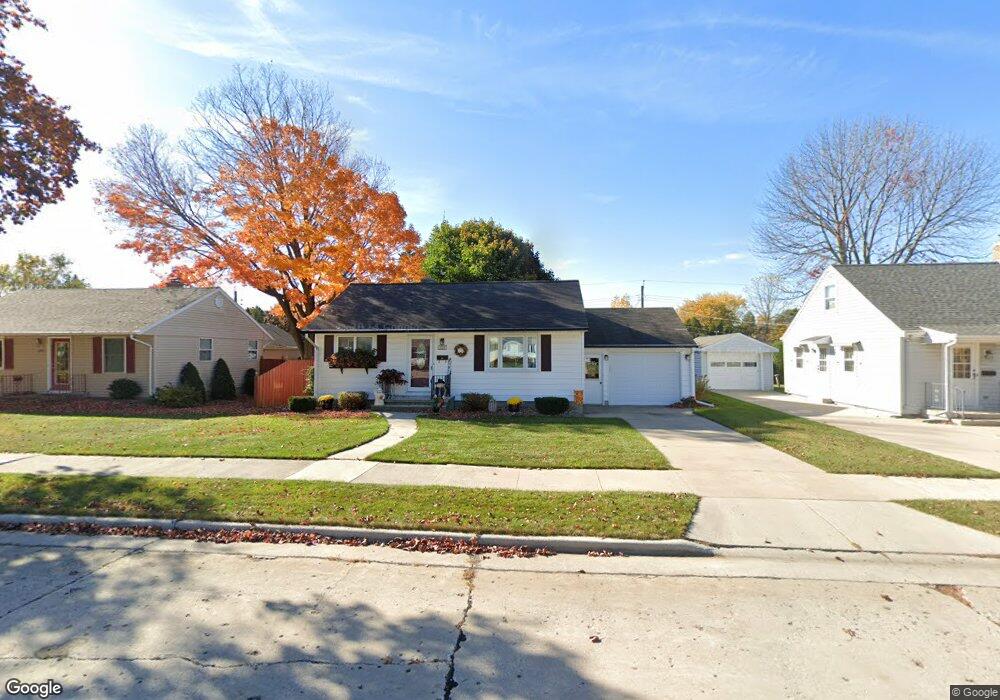 1215 Cherry Rd, Manitowoc, WI 54220 - photo 1