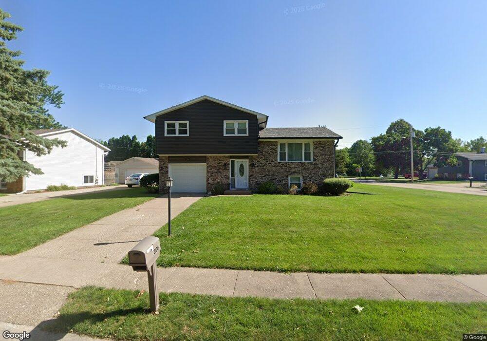 2106 W 45th St, Davenport, IA 52806 - photo 1