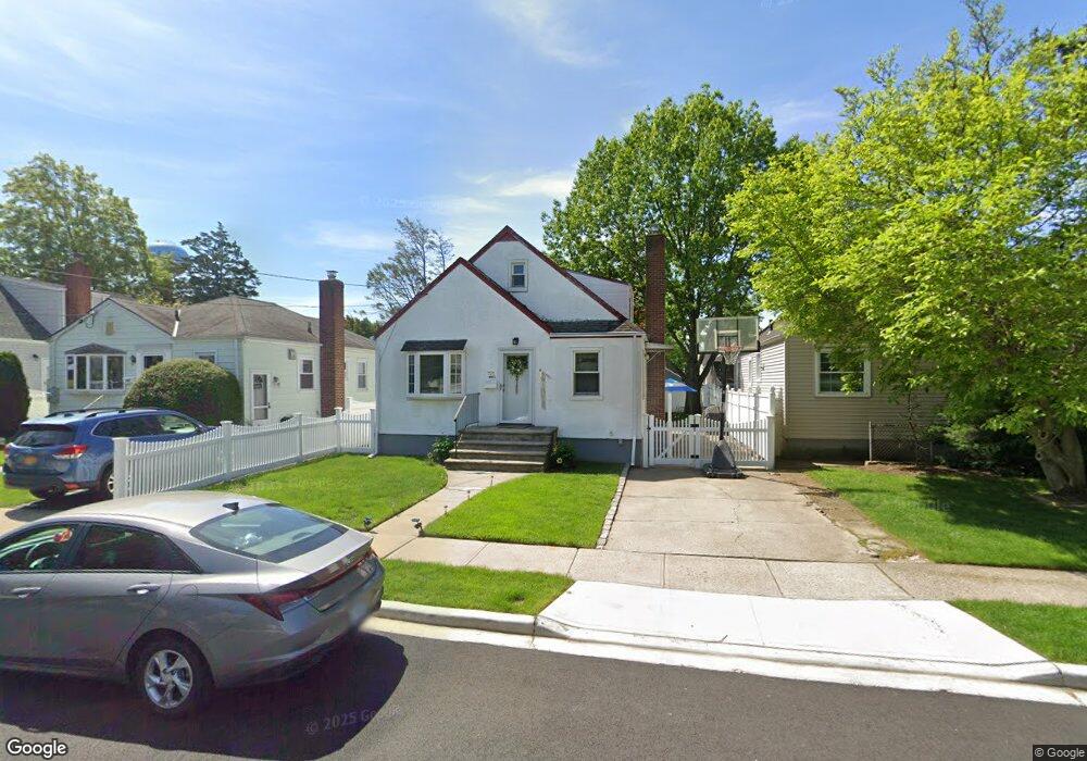 725 Ash St, Franklin Square, NY 11010 - photo 1