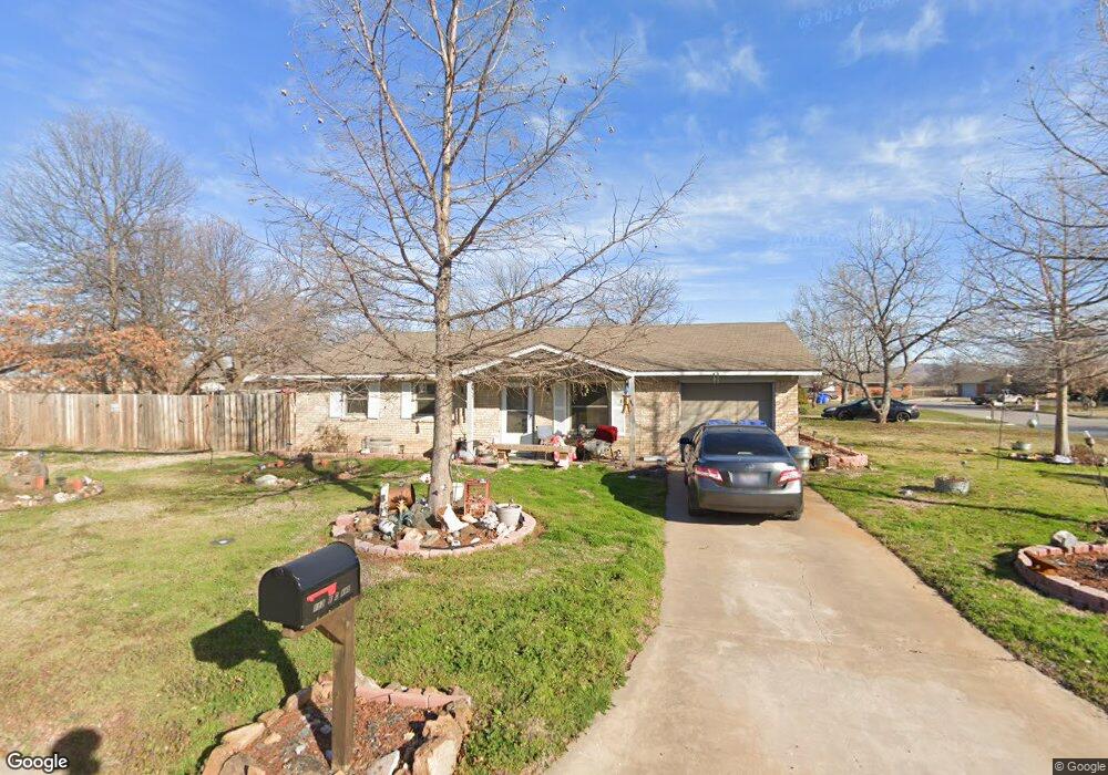 113 E C Ave, Cache, OK 73527 - photo 1