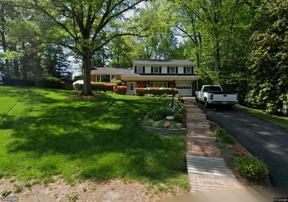 9014 Stoneleigh Ct, Fairfax, VA 22031 - photo 1