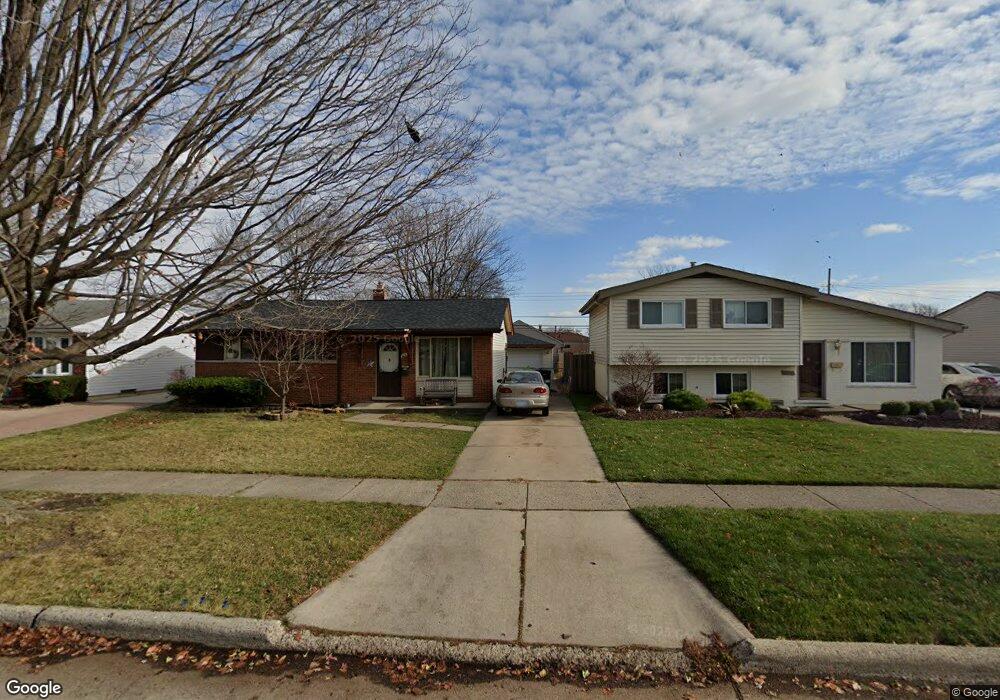 30550 Bluehill St, Roseville, MI 48066 - photo 1