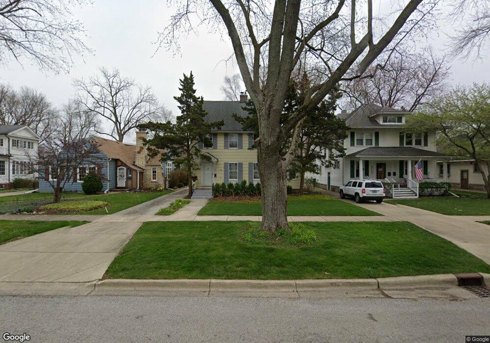136 S Commonwealth Ave, Aurora, IL 60506 - photo 1