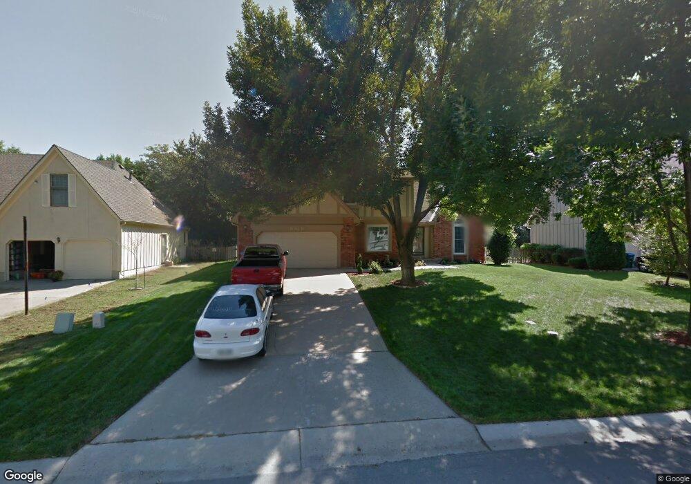 8419 Greenwood Cir, Lenexa, KS 66215 - photo 1