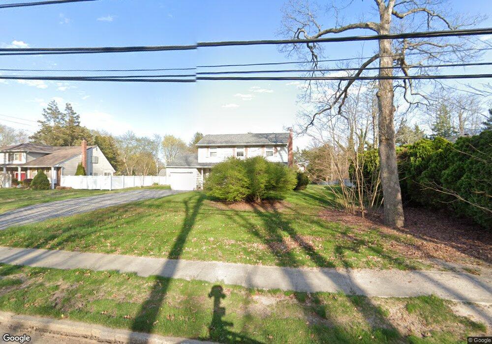 127 Harned Rd, ComMacK, NY 11725 - photo 1