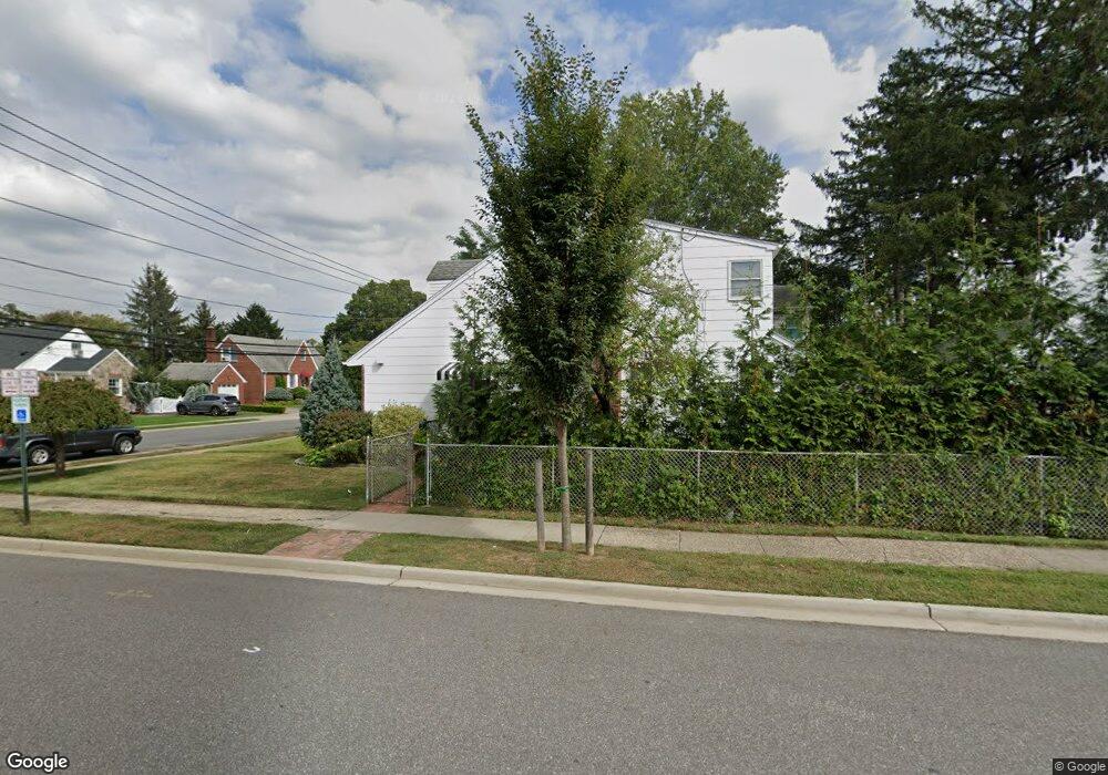 427 Garfield Ave, Mineola, NY 11501 - photo 1