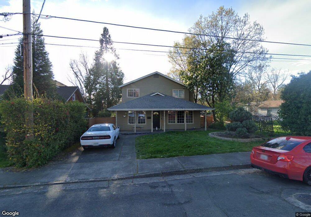 422 NE 11th St, Grants Pass, OR 97526 - photo 1