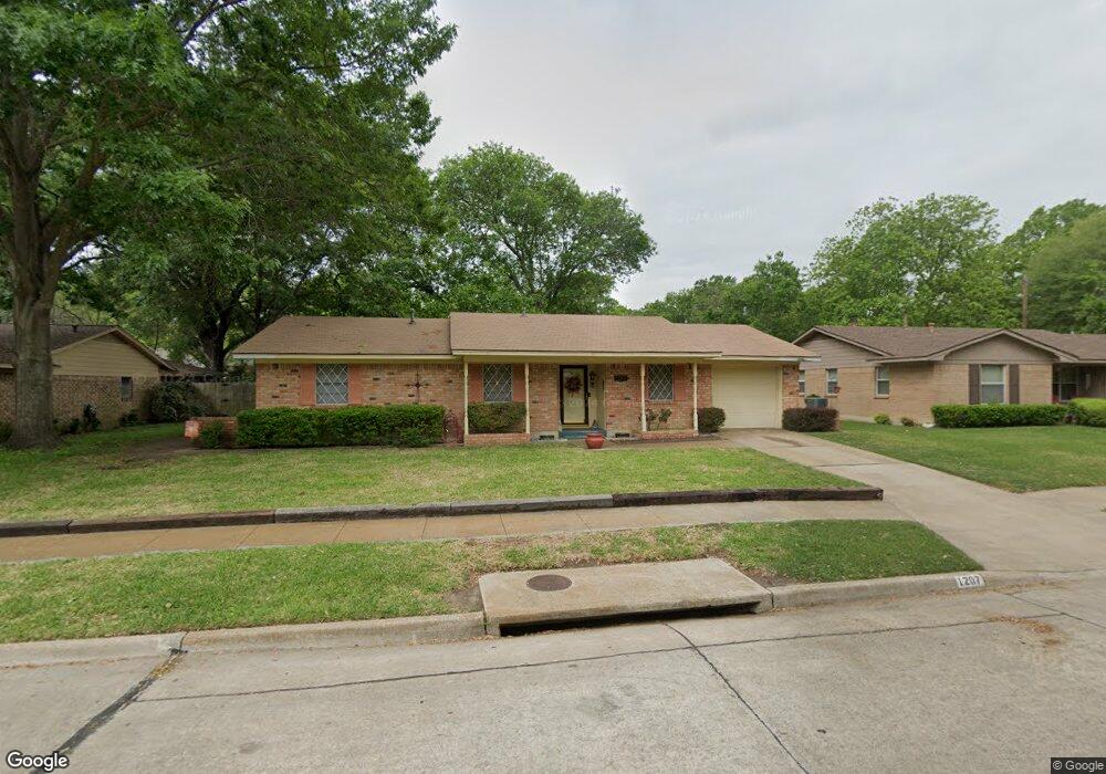 1207 Austin Dr, Ennis, TX 75119 - photo 1