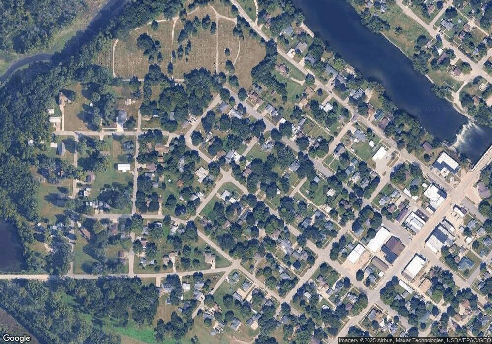 323 W Prospect St, Shell Rock, IA 50670 - photo 1