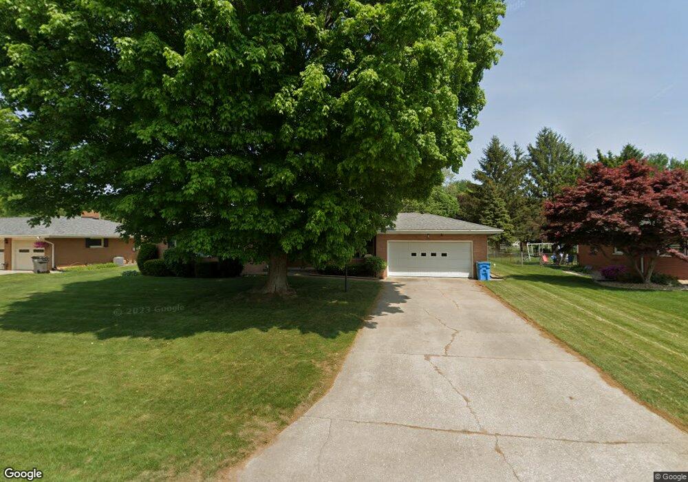 56754 Meadowood Dr, Elkhart, IN 46516 - photo 1