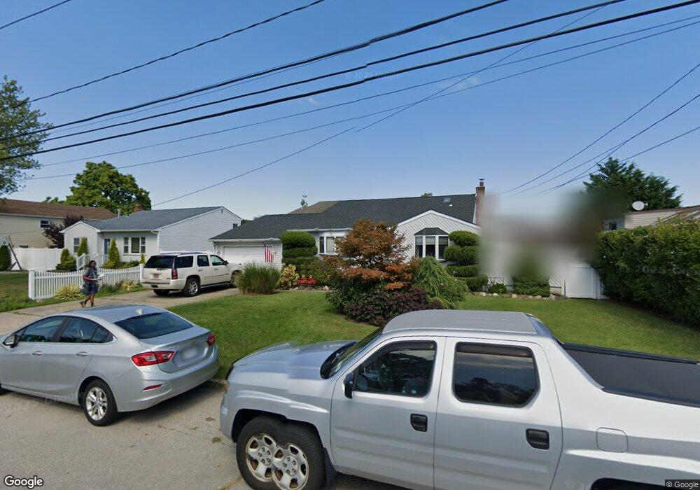 132 Verona Pkwy, Lindenhurst, NY 11757 - photo 1