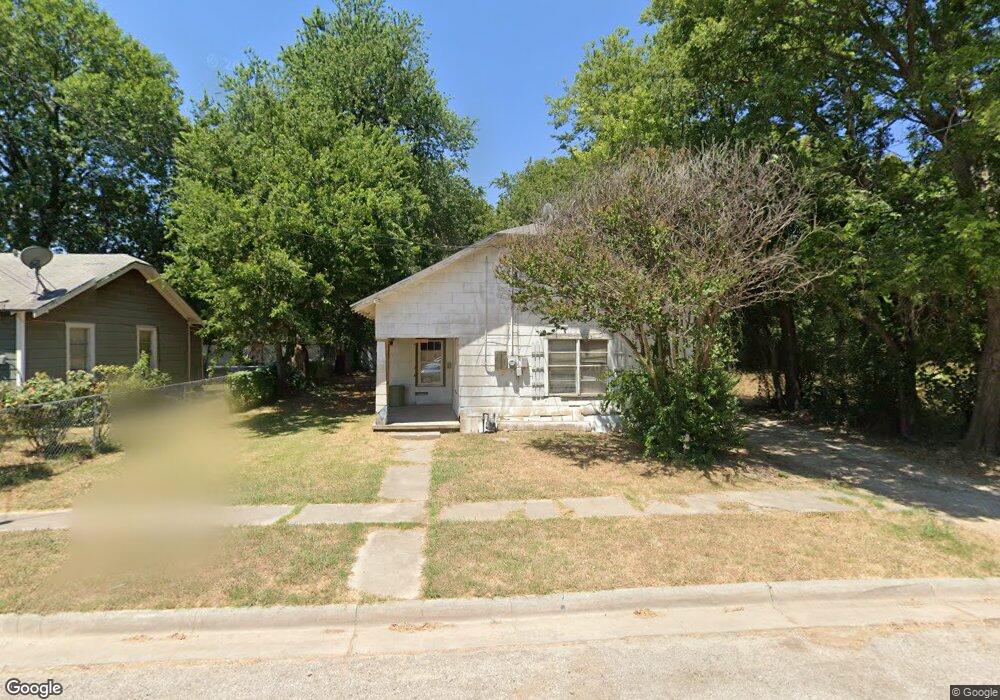 1211 Witherspoon St, Gainesville, TX 76240 - photo 1