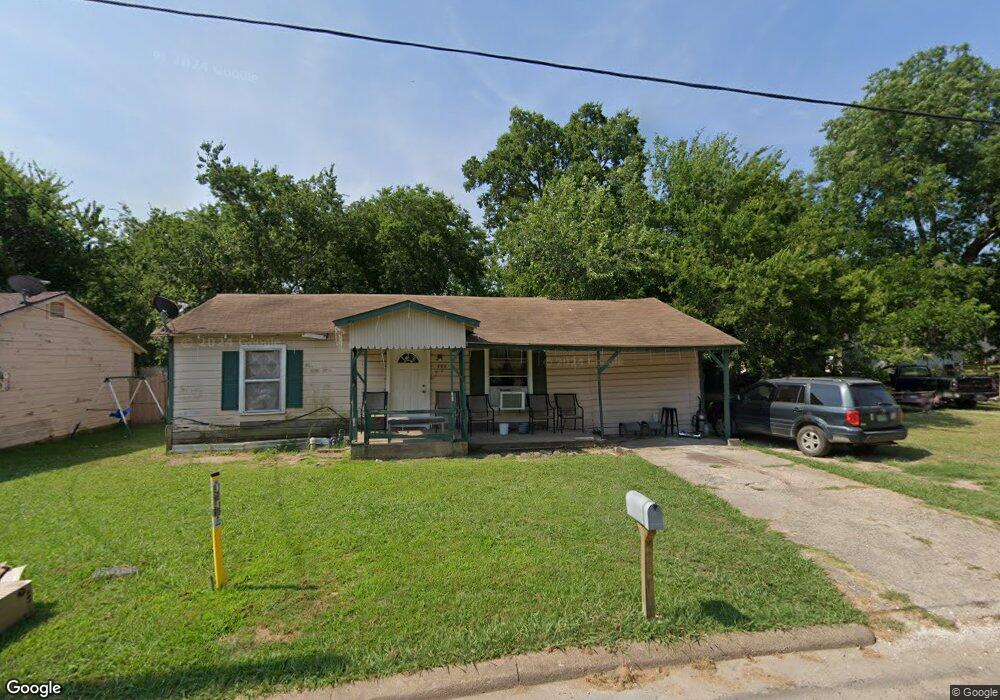 608 E 11th St, Bonham, TX 75418 - photo 1