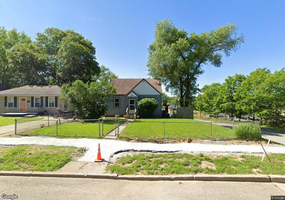 1520 Clinton Ave, Des Moines, IA 50313 - photo 1