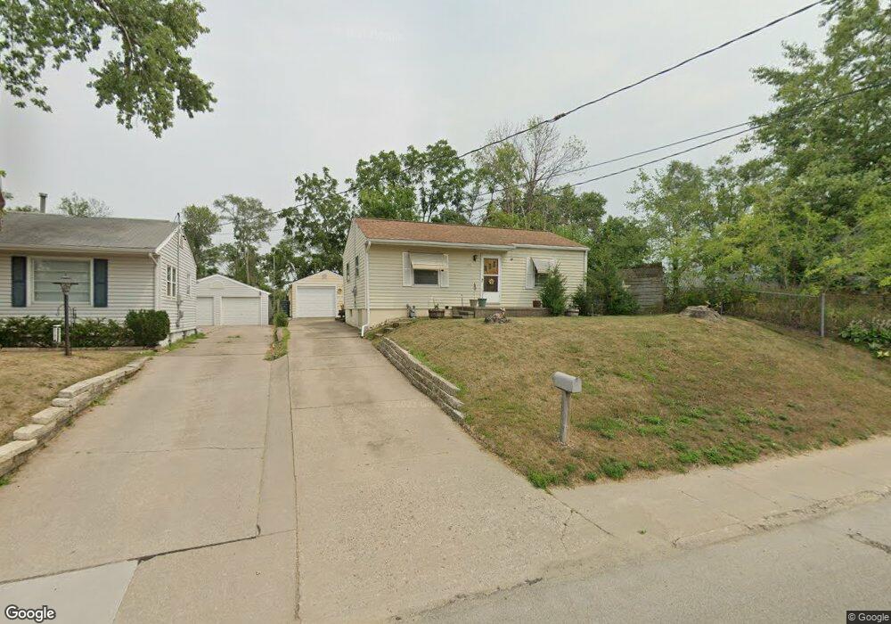 2819 J St SW, Cedar Rapids, IA 52404 - photo 1