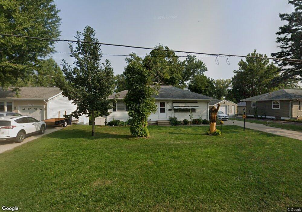 1448 Memorial Dr SE, Cedar Rapids, IA 52403 - photo 1