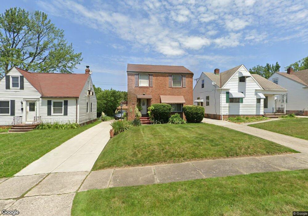 19911 Gardenview Dr, Maple Heights, OH 44137 - photo 1