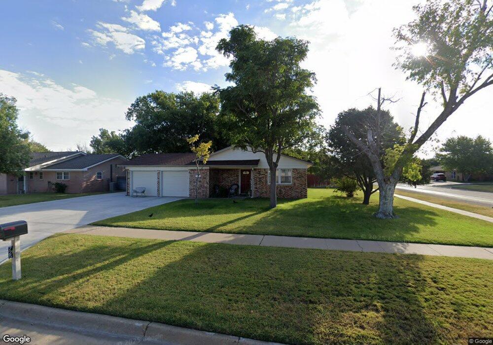 725 Mills Ave, Dumas, TX 79029 - photo 1