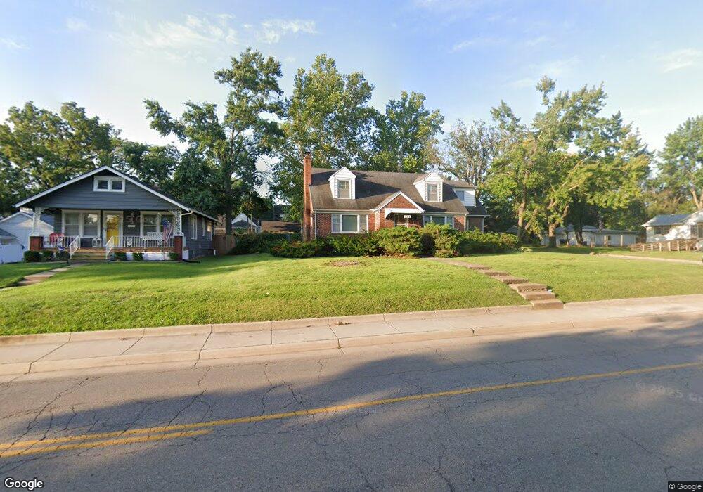 2517 SW 10th Ave, Topeka, KS 66604 - photo 1