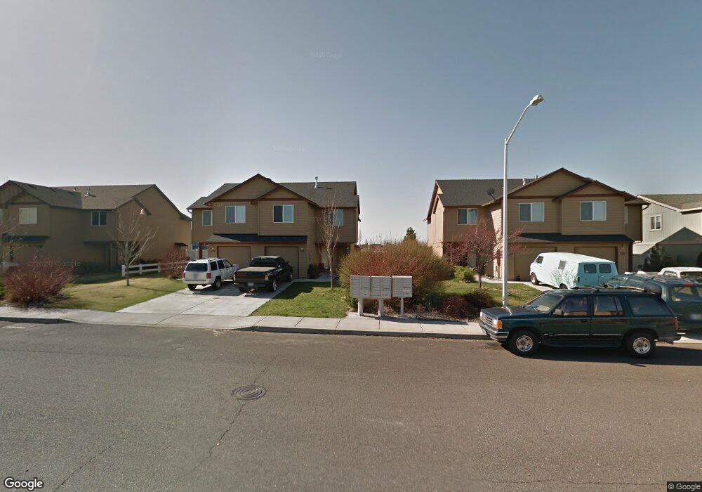 738 NE Larch Ave, Redmond, OR 97756 - photo 1