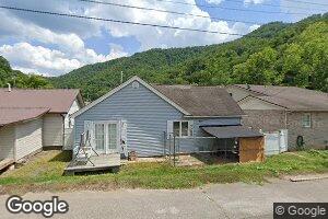 30 Log Cabin St, Logan, WV 25601