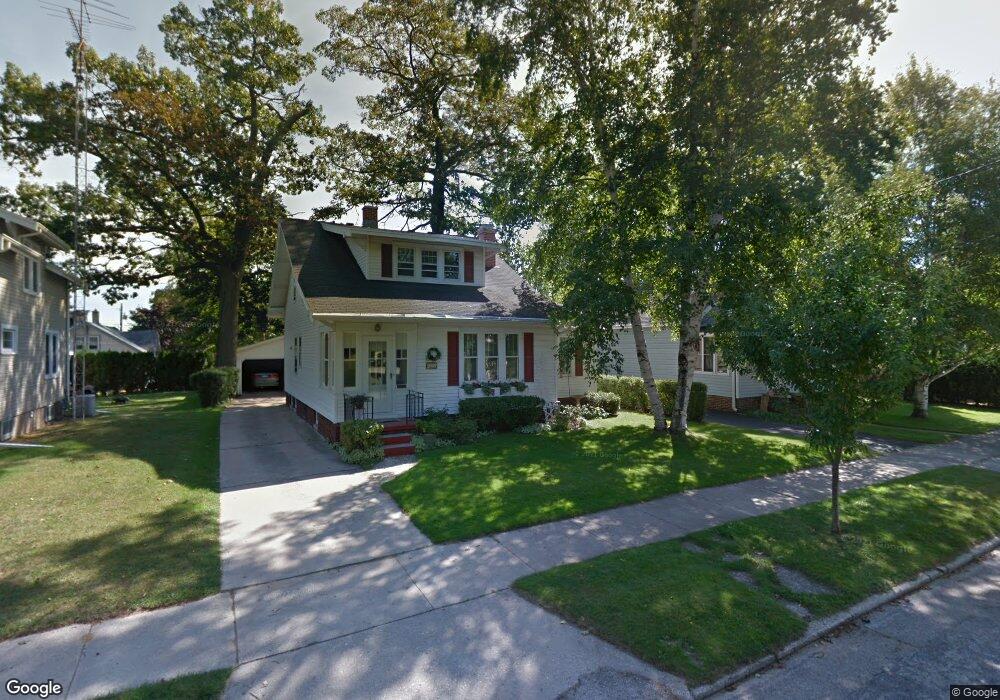 1011 N 15th St, Manitowoc, WI 54220 - photo 1