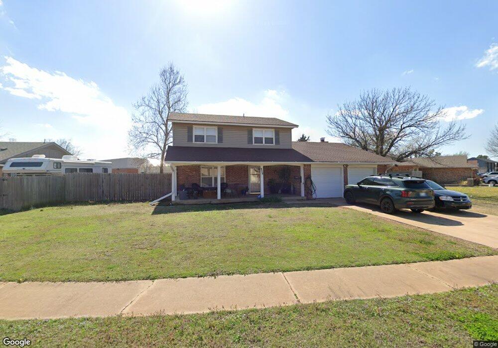 928 NE 4th St, Moore, OK 73160 - photo 1