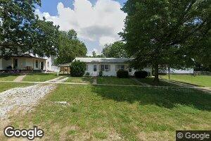 213 W Washington St, Mendon, IL 62351