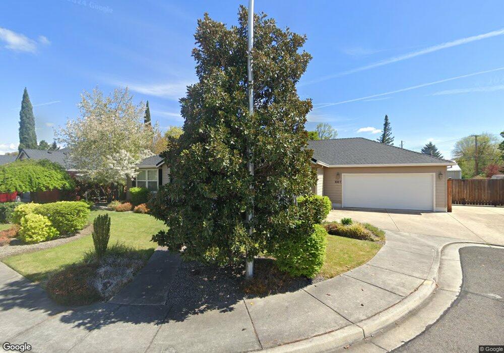 527 Brookside Ln, Central Point, OR 97502 - photo 1