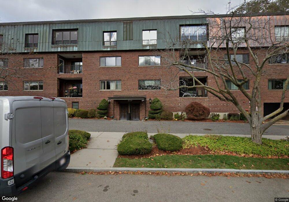 209 Commonwealth Ave unit 3A, Chestnut Hill, MA 02467 - photo 1