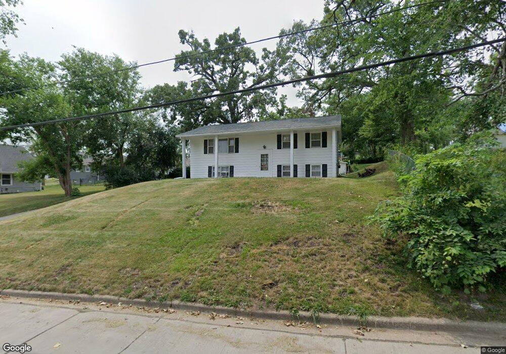 3012 Outlook Dr SW, Cedar Rapids, IA 52404 - photo 1