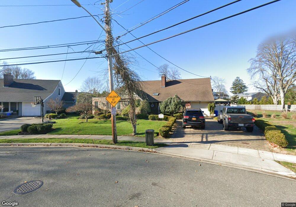 9 Arbor Ln, Merrick, NY 11566 - photo 1