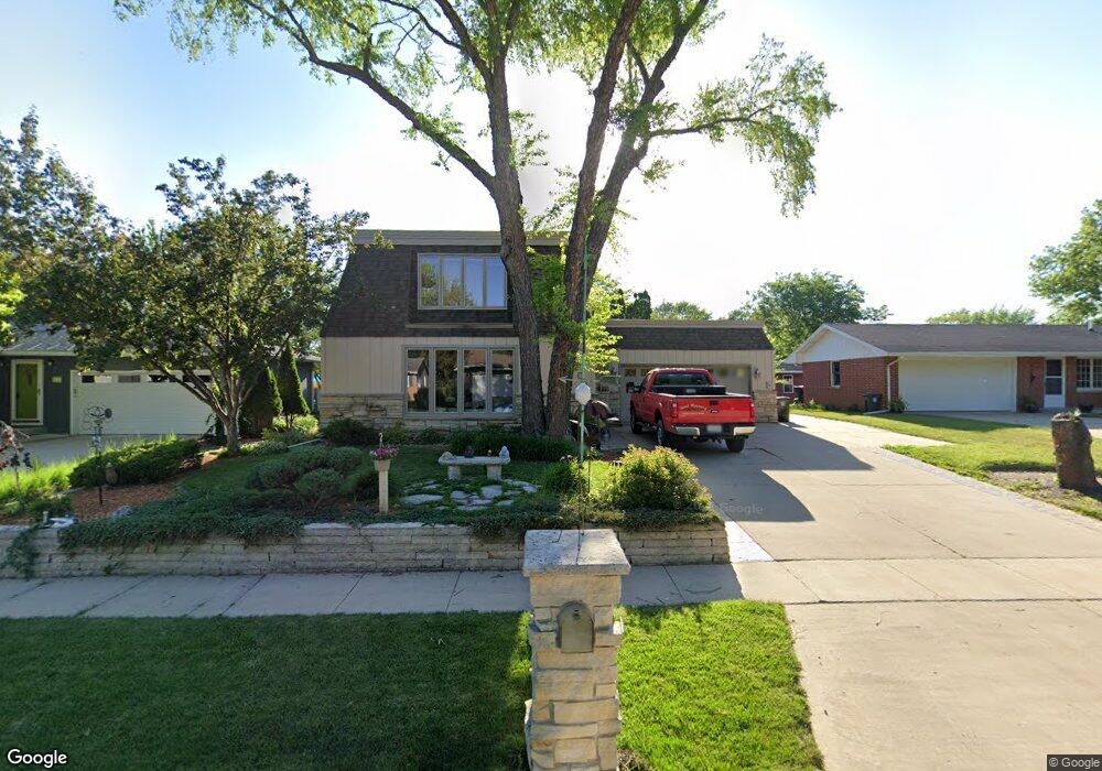 203 Cedar Crest Dr, Cedar Falls, IA 50613 - photo 1