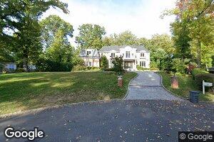 8 Catalina Dr, Great Neck, NY 11024
