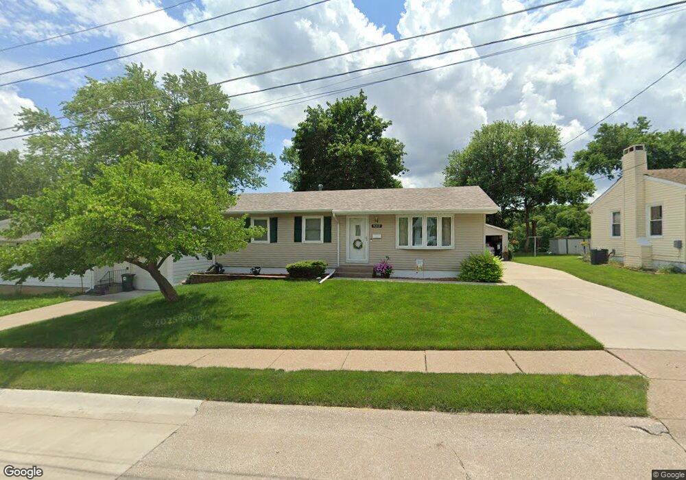 3217 W 11th St, Davenport, IA 52804 - photo 1