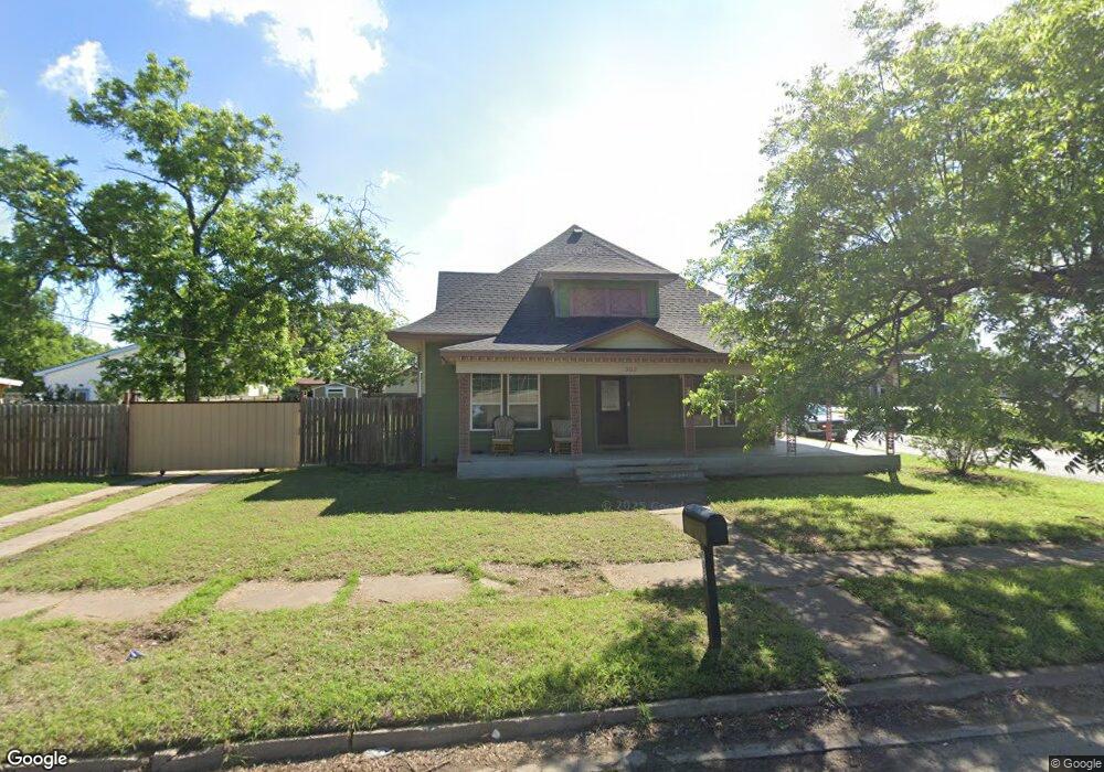 302 N Douglas Ave, Cleburne, TX 76033 - photo 1