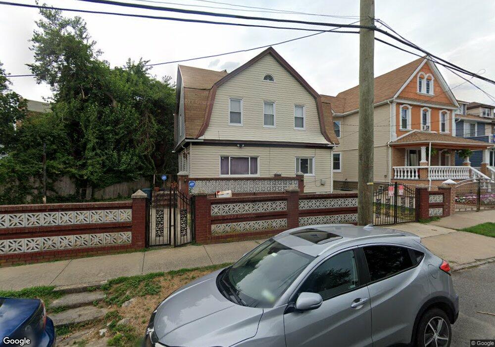 19621 Hiawatha Ave, Hollis, NY 11423 - photo 1