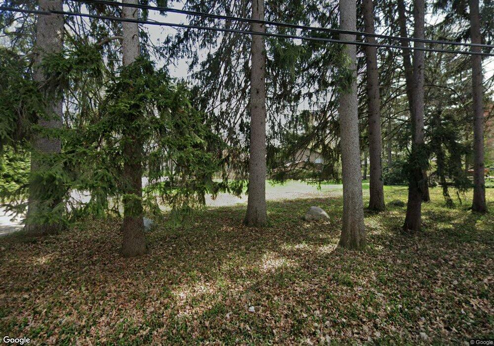 3689 Lakecrest Dr, Bloomfield Hills, MI 48304 - photo 1