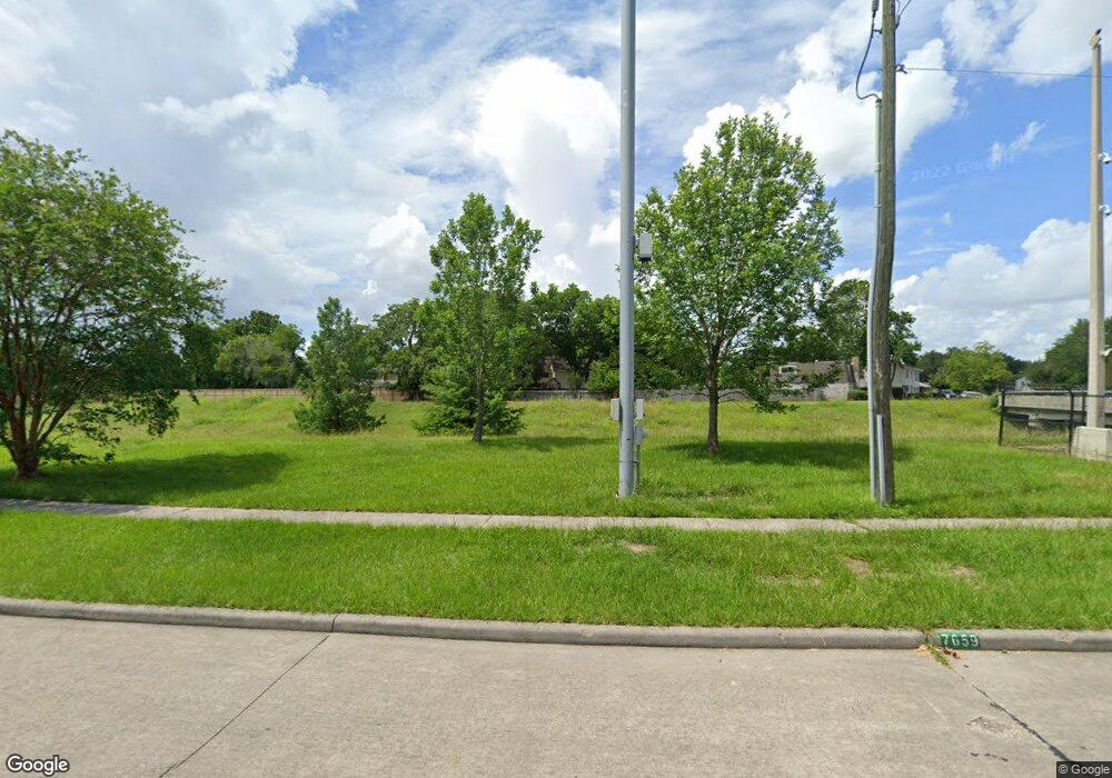 7655 Streamside Dr, Houston, TX 77088 - photo 1