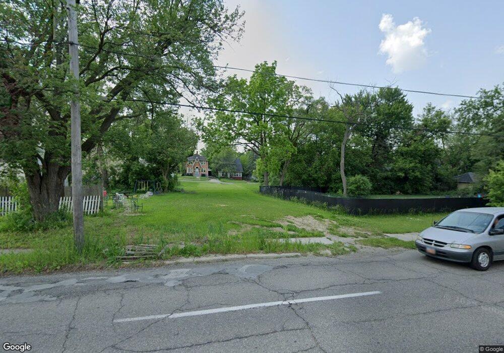 2215 W Court St, Flint, MI 48503 - photo 1