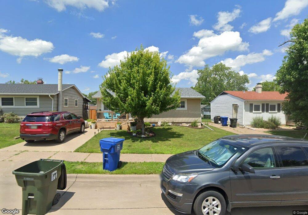 2320 W 29th St, Davenport, IA 52804 - photo 1