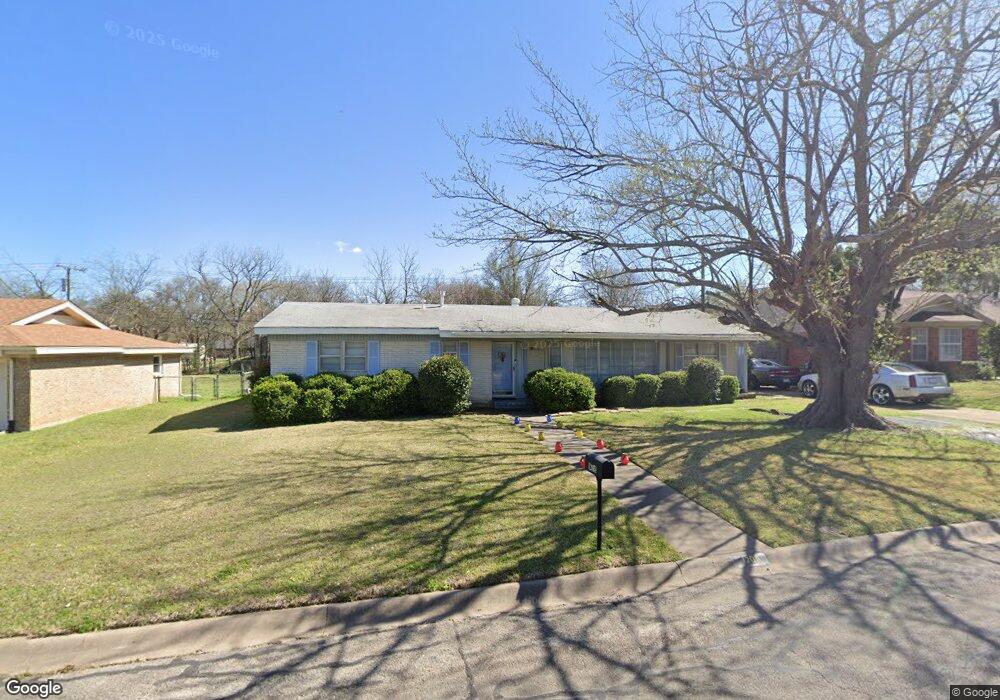 1205 Crestwood Dr, Cleburne, TX 76033 - photo 1