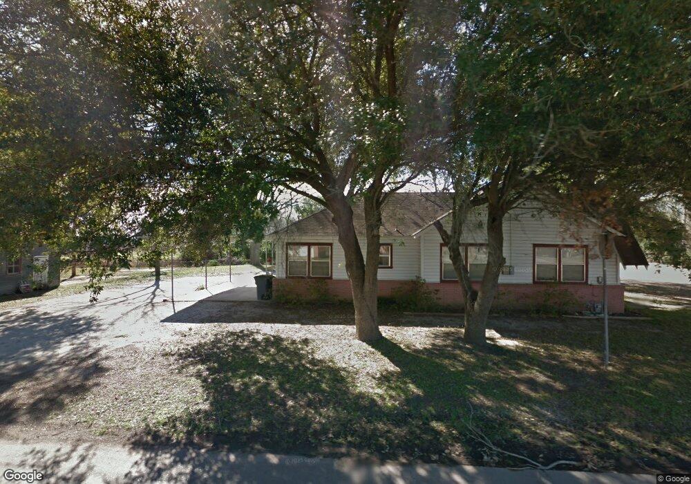 1605 Avenue I, Bay City, TX 77414 - photo 1