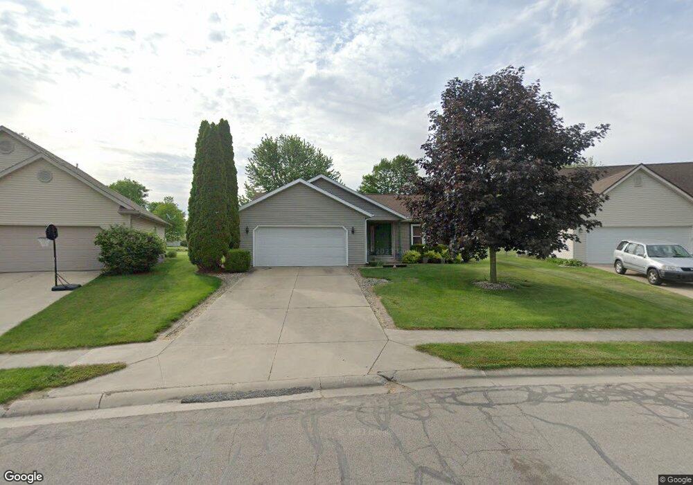 715 Mohawk Dr, Nappanee, IN 46550 - photo 1