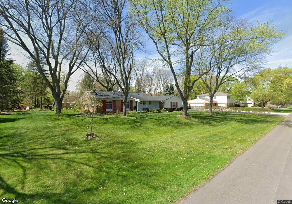 1630 Ledbury Dr, Bloomfield Hills, MI 48304 - photo 1