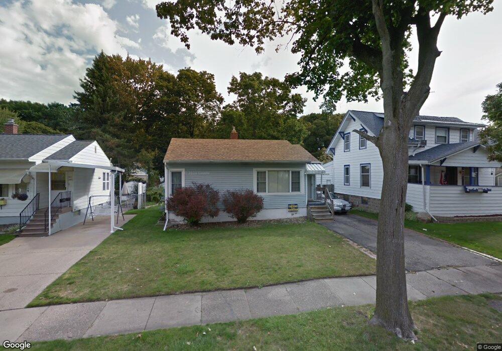 2231 Strathmore Rd, Lansing, MI 48910 - photo 1